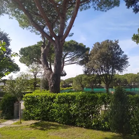 37 On Aprilia Marittima, Elegance At Its Best! Villa Aprilia Marittima